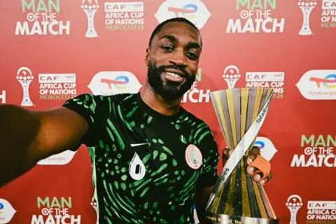 سد عالي في دفاع النسور.. سيمي أجاي رجل مباراة نيجيريا وتنزانيا (أرقام)